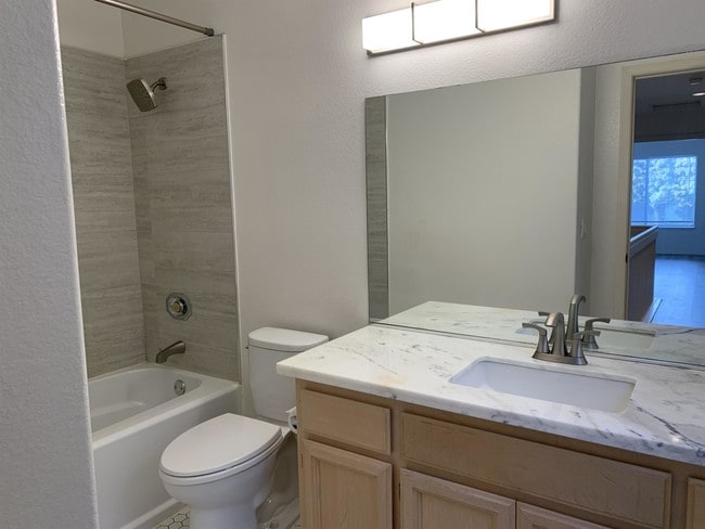 Building Photo - 563 Shoal Cir