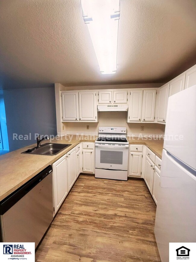 Building Photo - ** MOVE IN SPECIAL **Beautiful 2 Bedroom 2...