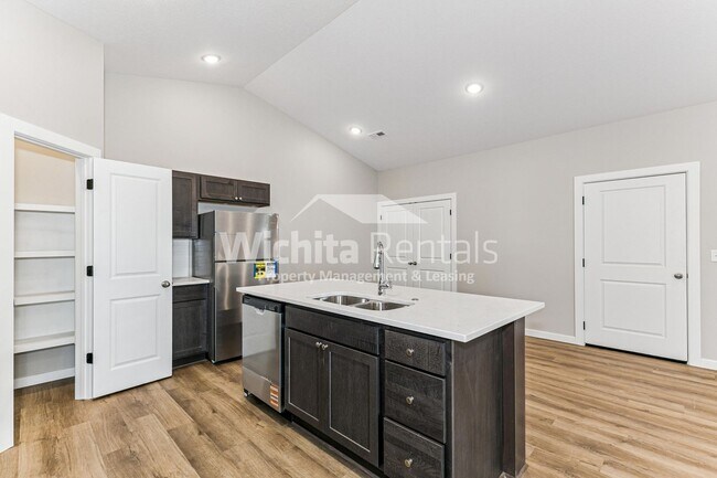 Building Photo - 622 Briarbrook