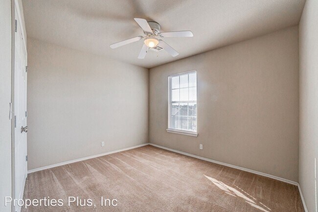 Building Photo - 943-943 Hamilton Falls