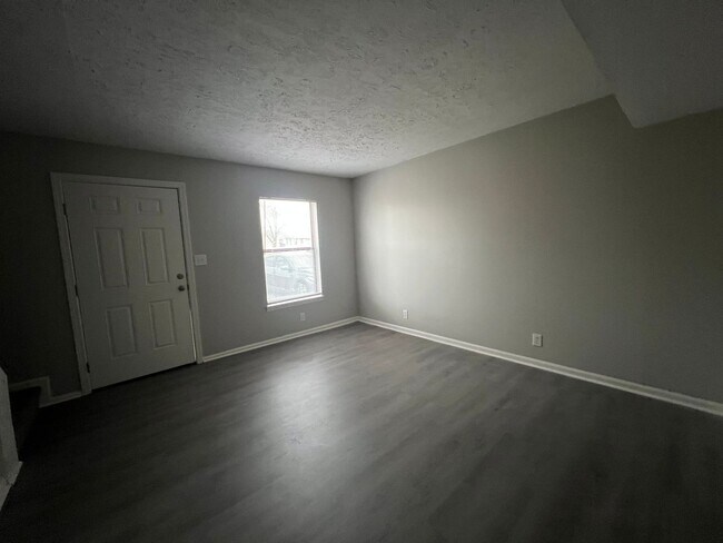 Building Photo - 226 Greenleaf Cir