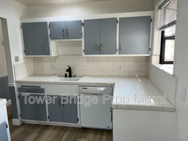 Building Photo - 1328 School St