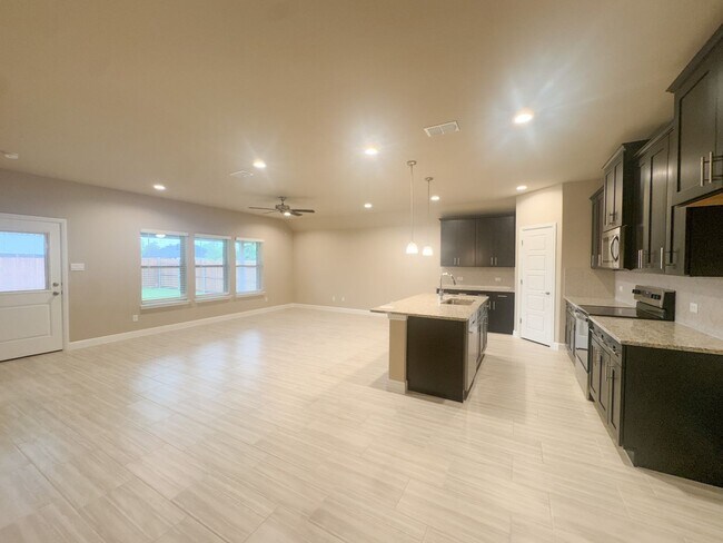 Building Photo - New Build 4 Bed, 2 Bath Home in Mansfield ISD
