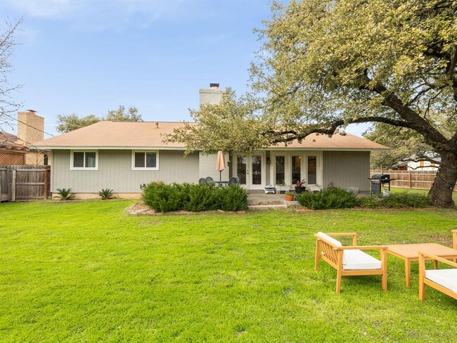 Building Photo - 2101 Falcon Hill Dr