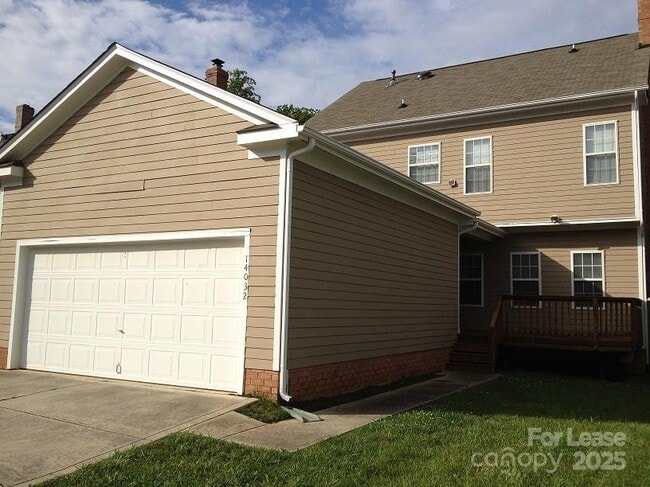 Building Photo - 14032 Alley Son St