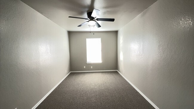 Building Photo - Welcome to this newly remodeled gem located in the heart of Tulsa!