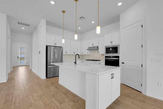 Building Photo - 10393 Pk Ests Ave