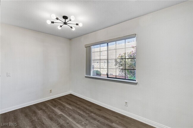 Building Photo - 4150 Sanderling Cir