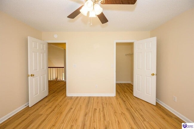 Building Photo - 806 Edgebrook Dr