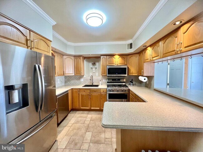 Building Photo - 17 Davis Ave