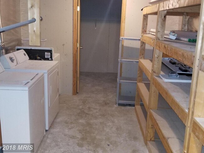 Building Photo - 16 Twin Lake Ct