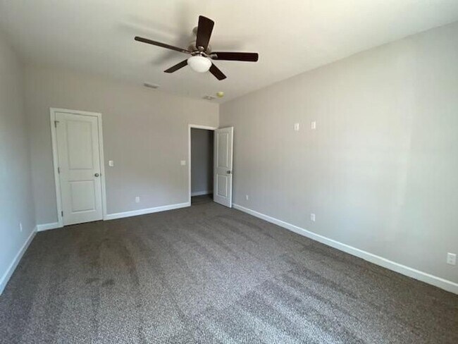 Building Photo - 3-Bedroom Brick Home with Modern Finishes & Large Yard!