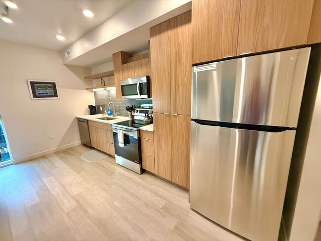 Building Photo - 360 W 200 S