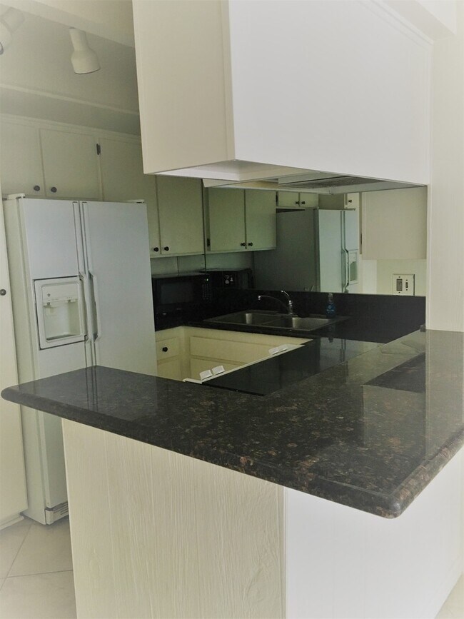 Building Photo - Cozy Studio by the Beach in Sandpiper III Complex!