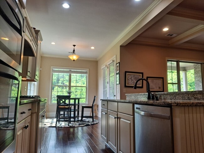 Building Photo - 12170 Inglecrest Ln