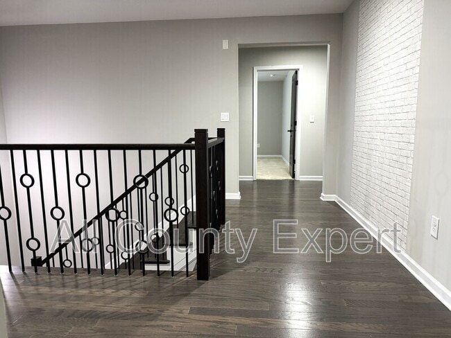 Building Photo - 920 Grove Valley Dr