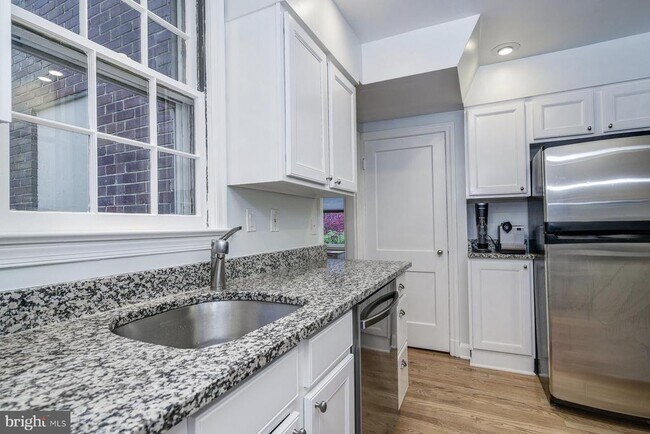 Building Photo - 6007 Welborn Dr