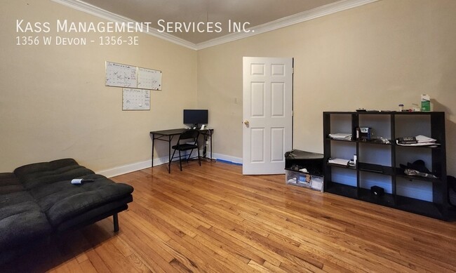 Building Photo - 1356 W Devon-1356-3E