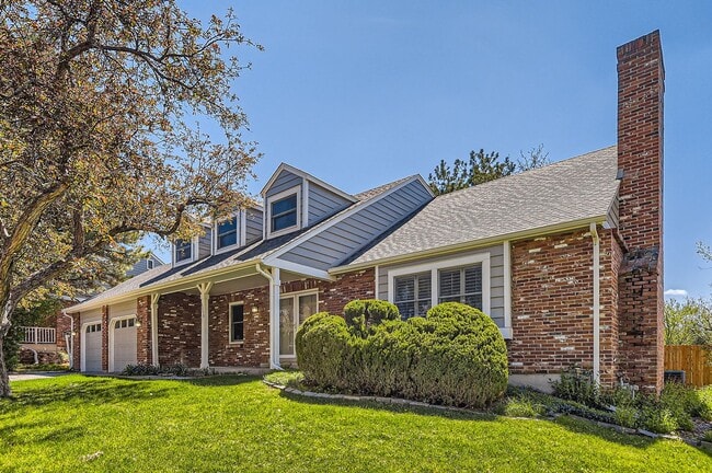 Building Photo - Gorgeous Home in Centennial w/Beautiful Fi...