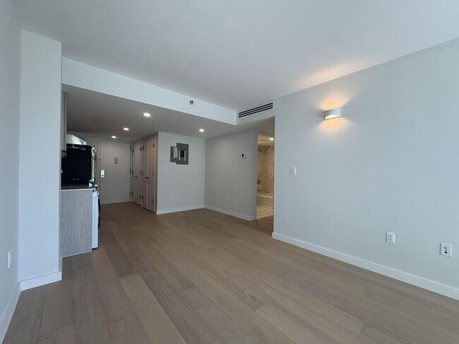 Building Photo - 136-80-136-41 41st Ave