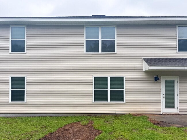Building Photo - 4694 Malay Cir