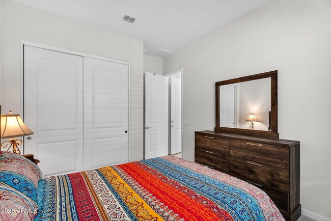 Building Photo - 866 W Flatiron Trl