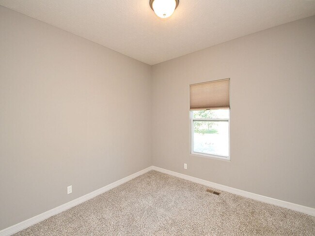Building Photo - 19527 Shadow Ridge Dr