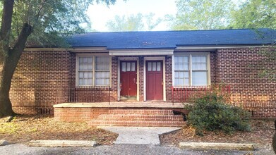 Building Photo - Two Bedroom Apt For Rent in Sumter SC. Fre...