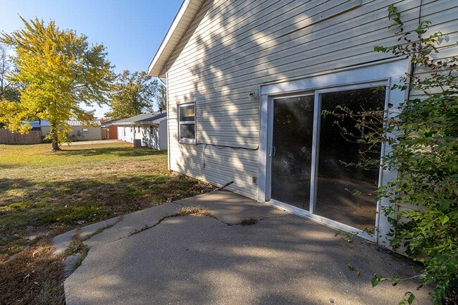 Building Photo - 7216 N Moberly Dr