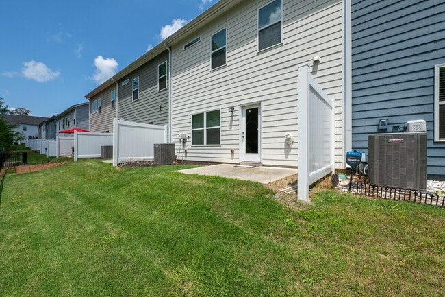 Building Photo - 111 Grant Dr