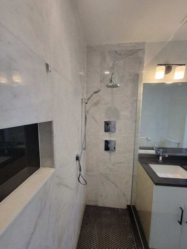 Building Photo - 724 Taylor St NW