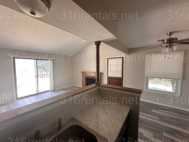 Building Photo - $925 - 2 bedroom 1 bath - Beautiful apartm...