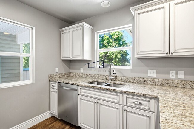 Building Photo - Updated 4-Bedroom Home for Lease in Ogden!