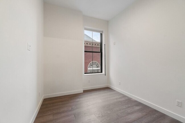 Building Photo - 217 Essex St