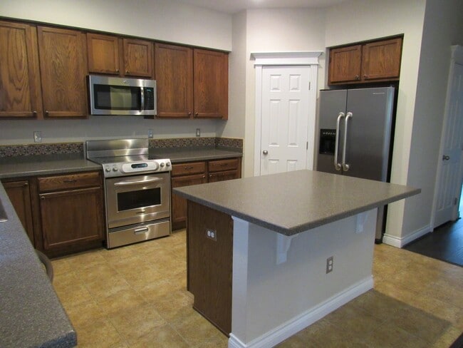 Building Photo - Rare Bradburn Single Family home including Carriage house