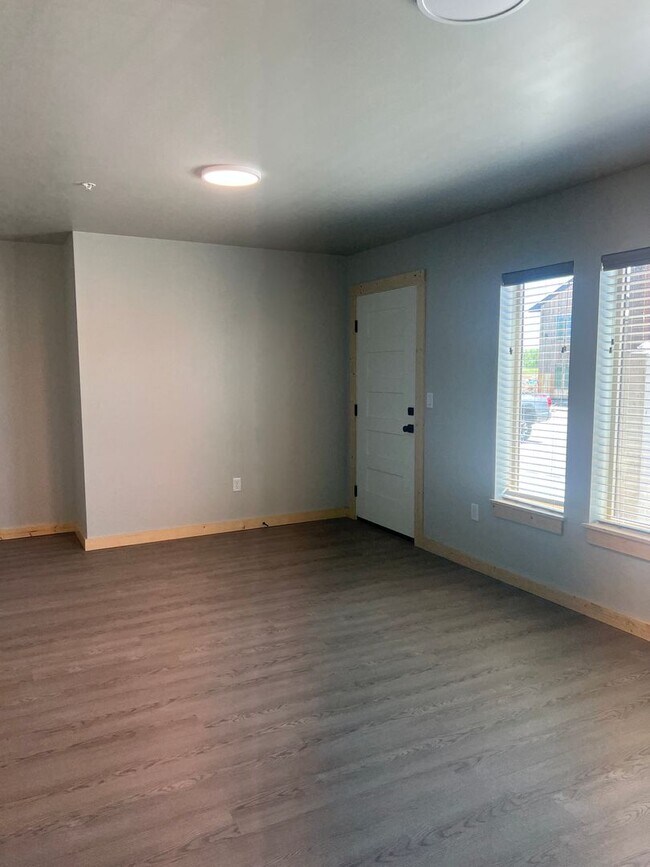 Building Photo - 2 Bed 1 Bath Unit at Teton River Flats – P...