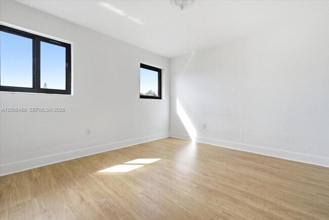 Building Photo - 3522 SW 25th St