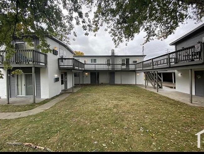 Building Photo - 2044 Arlington Ave