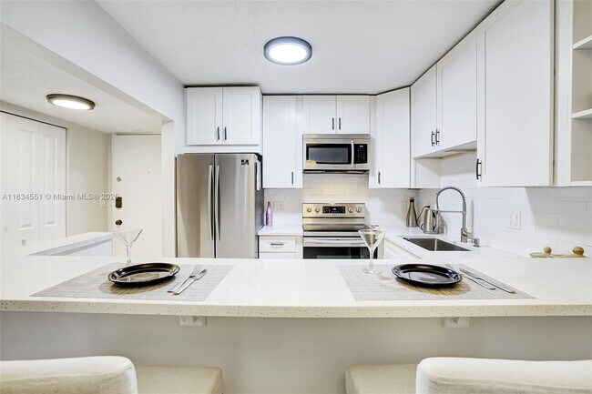 Building Photo - 253 S Cypress Rd