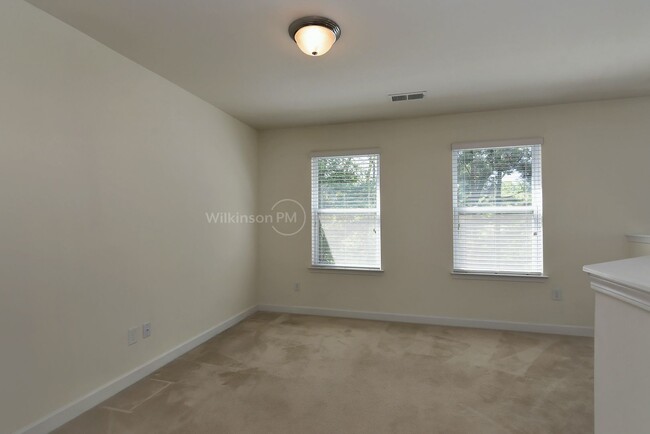 Building Photo - Big & Nice 3Br/2.5Bth Townhome in Steele C...