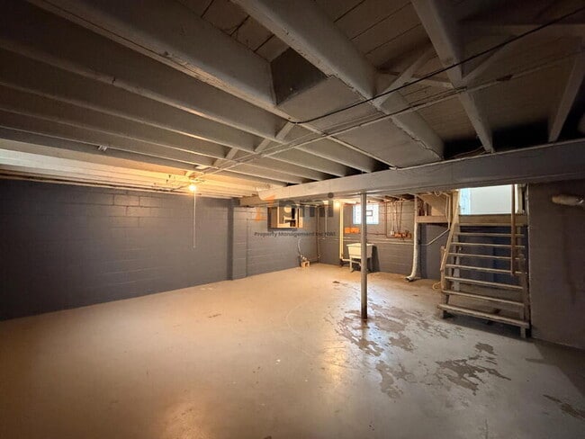 Building Photo - 1433 Shell St