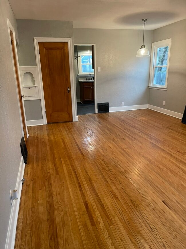 Building Photo - 3108 N Parish Ave