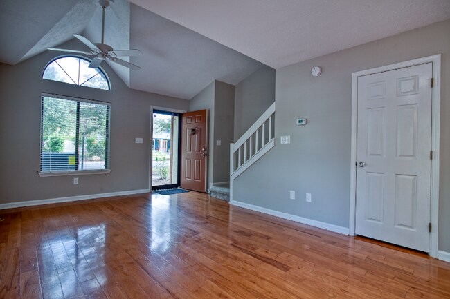 Building Photo - 617 13th Ave S