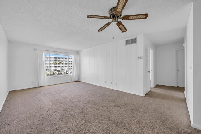 Building Photo - 125 Shore Ct