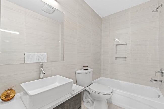 Building Photo - 412 Whiton St