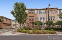 Building Photo - 137 Burbank St