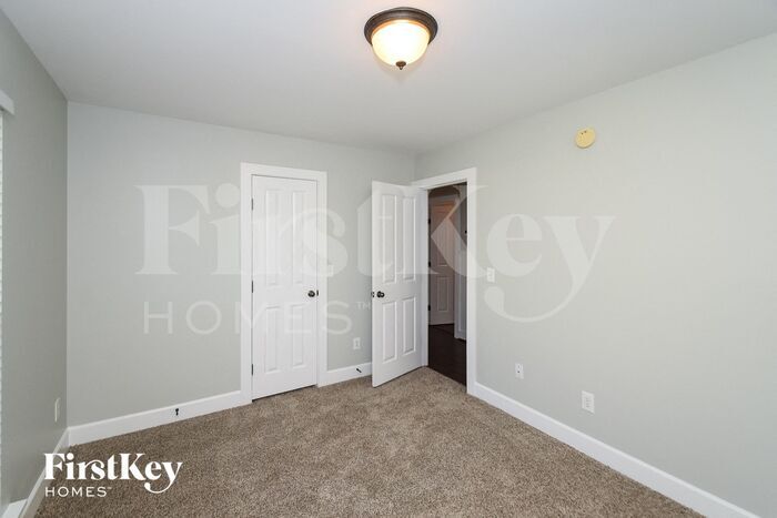 Building Photo - 136 Creekstone Tr