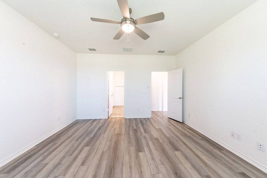 Building Photo - 2701 Webb Ave