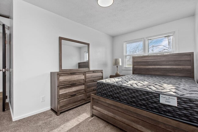 Building Photo - 3BR Townhome for Rent - with Central Air!!