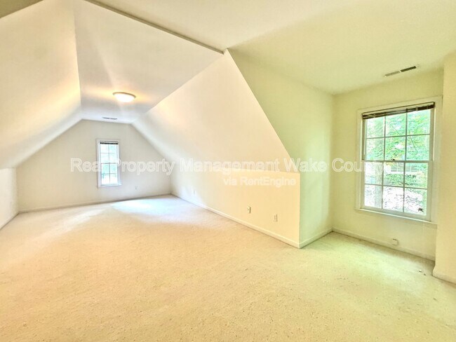 Building Photo - 106 Oak Spring Ct